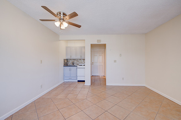 1133 Freeman Ave Interior-045