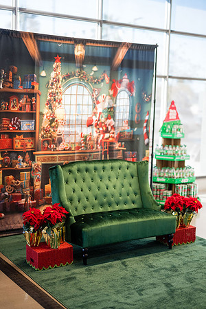 1 Amazon Fresh Long Beach Ca Holiday Art Display-22