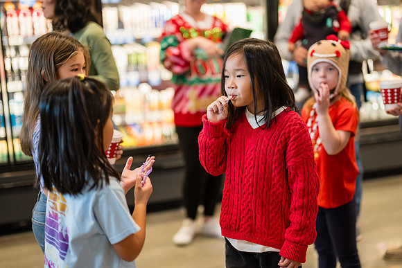 1 Amazon Fresh Long Beach Ca Holiday Art Display-149