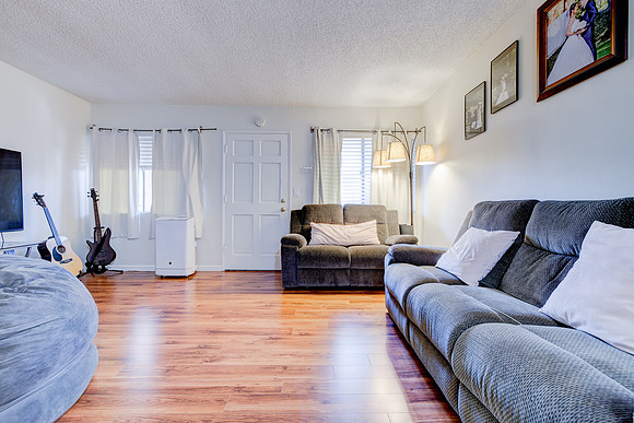 1133 Freeman Ave Interior-032