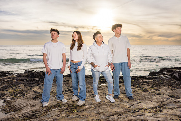 Family Photos Crystal Cove Newport Beach Ca-044