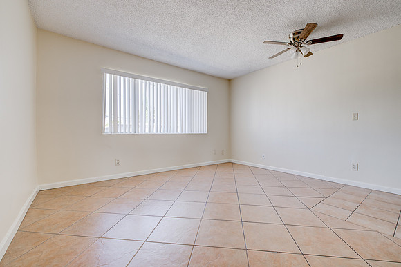 1133 Freeman Ave Interior-041