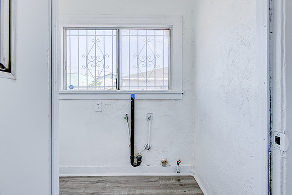 8715 Hooper Interior-011