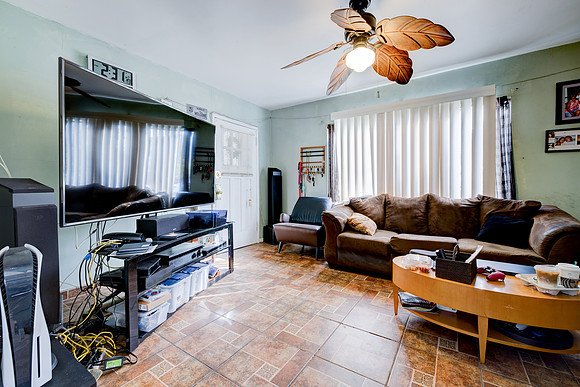 1031 W 57th Street-021