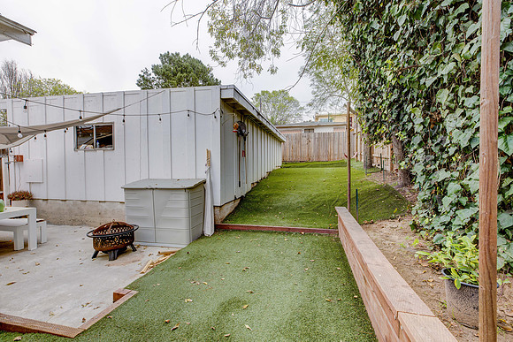 Exterior 616 Sheldon Street-015