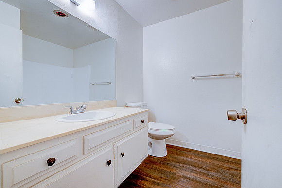 Small File -756 Inglewood Interior-017