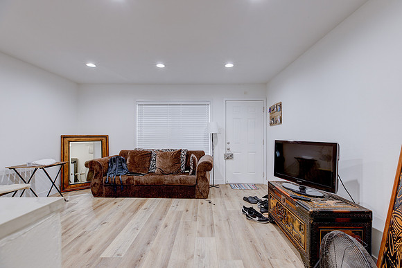 1720 Cerritos Ave-053