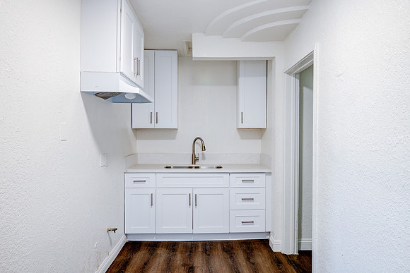 1144 W 57th St Los Angeles Interior-049