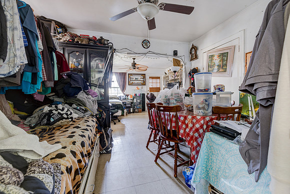 1031 W 57th Street-036