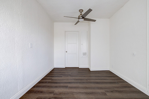 1144 W 57th St Los Angeles Interior-061