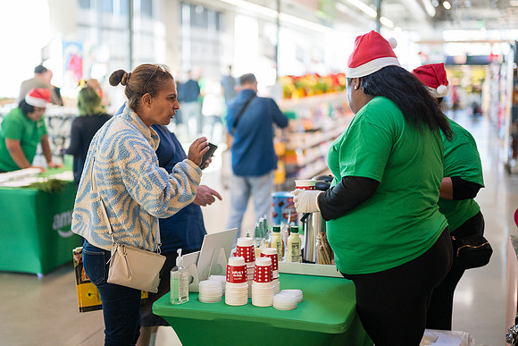 1 Amazon Fresh Long Beach Ca Holiday Art Display-120