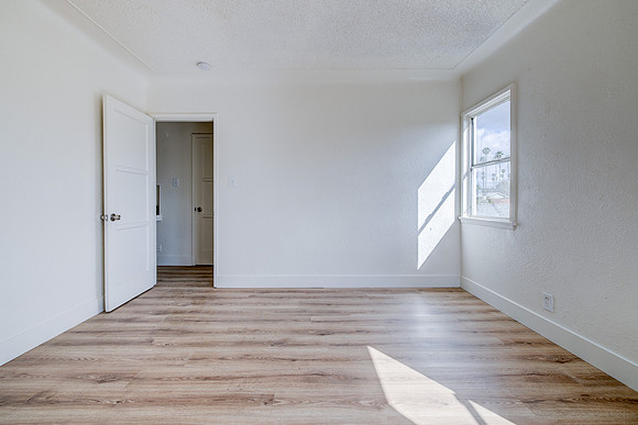 1144 W 57th St Los Angeles Interior-045