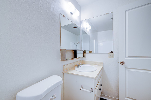 Small File -756 Inglewood Interior-035