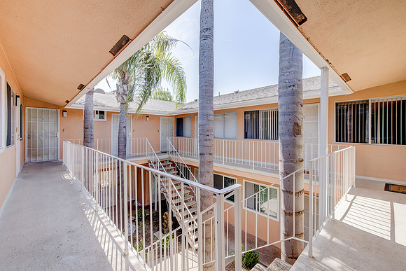 1133 Freeman Ave Interior-085