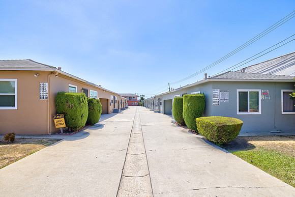 1300 W 134th St-Gardena Exterior-5