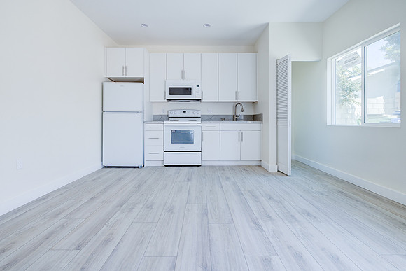 2945 West Blvd Interior-007