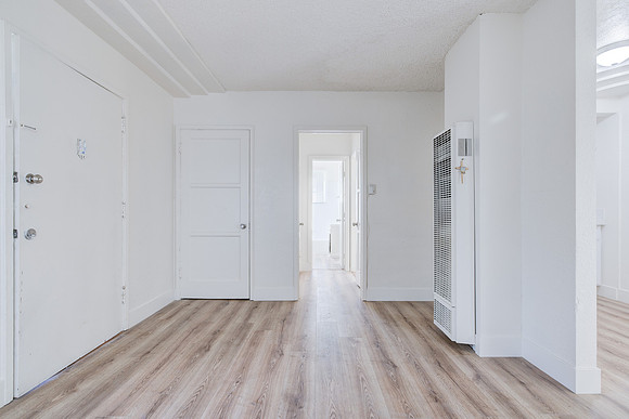 1144 W 57th St Los Angeles Interior-009