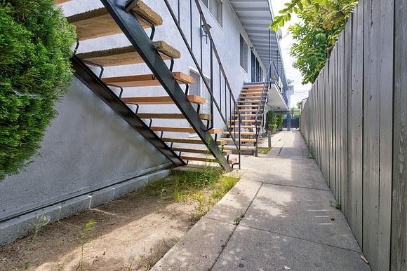 1720 Cerritos Ave-069