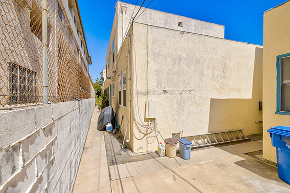 617 N Sycamore Ave-024