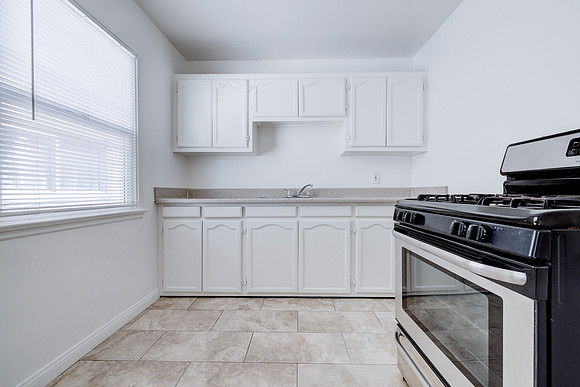 2011 Cedar Ave Long Beach Interior-011