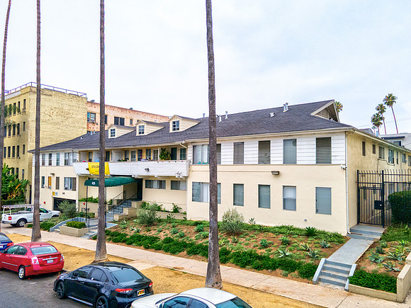 415 424 S Alexandria-6