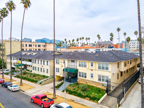 415 424 S Alexandria-7