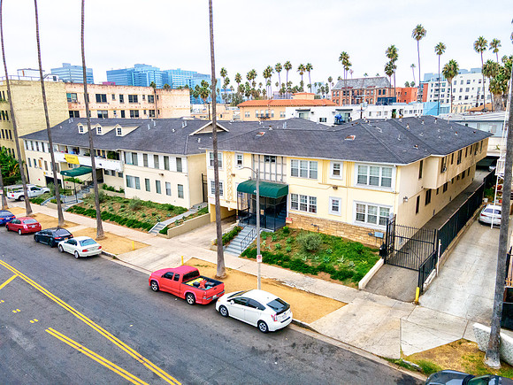 415 424 S Alexandria-26