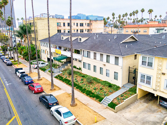 415 424 S Alexandria-27