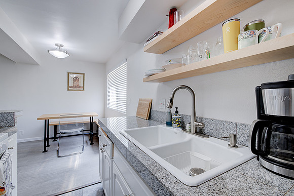627 Grant St Interior-028