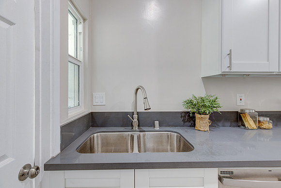 229 Columbia Pl-018