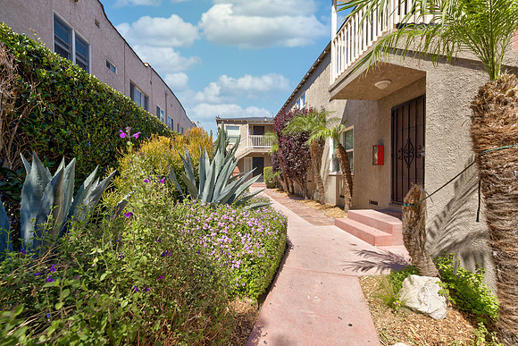 2011 Cedar Ave Long Beach Exterior-009