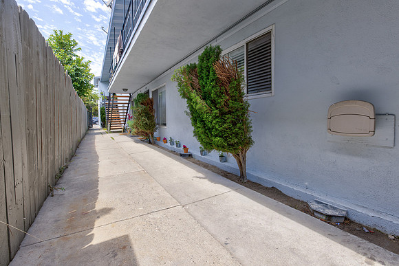 1720 Cerritos Ave-070
