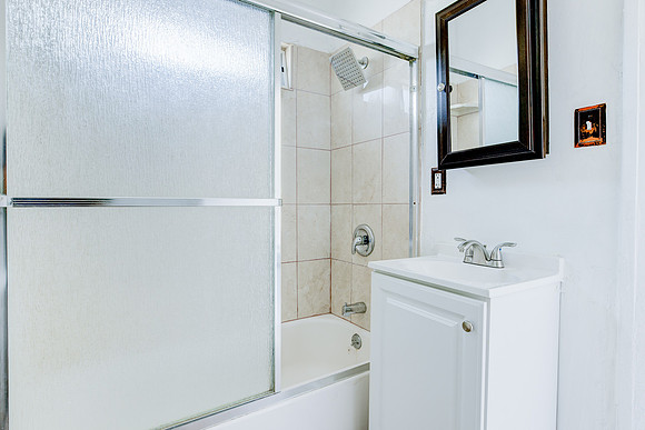 8715 Hooper Interior-026