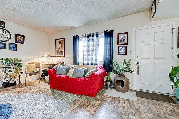 1343 W 96th St-008