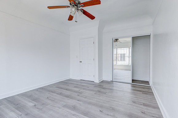 8715 Hooper Interior-019
