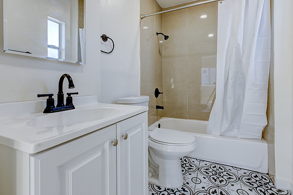 187 W 41st St -024
