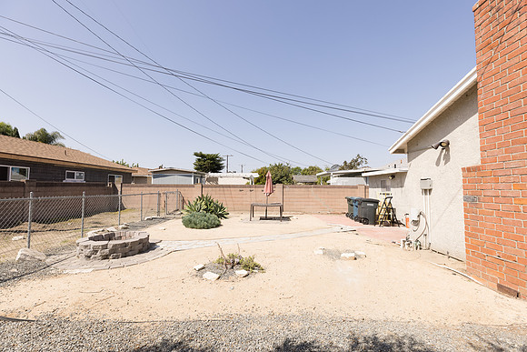 Real Estate Photographer Bellflower 10268 Muroc St-073