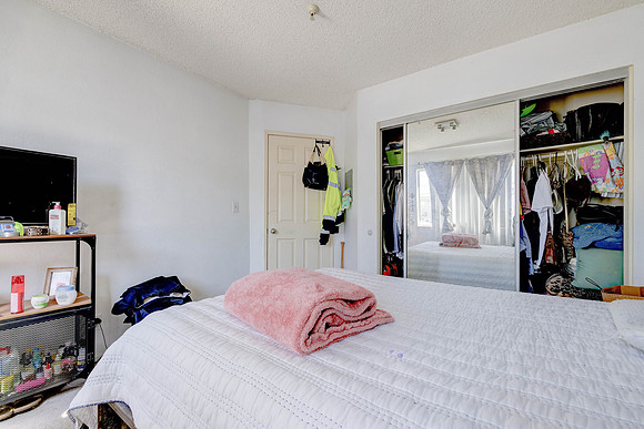 3702  W 126th St-070