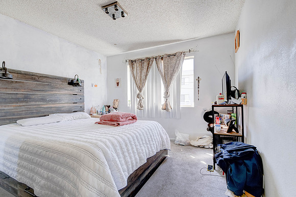 3702  W 126th St-065