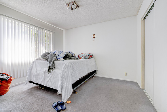 3702  W 126th St-058