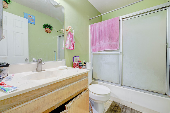 3702  W 126th St-057