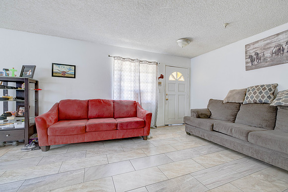 3702  W 126th St-054