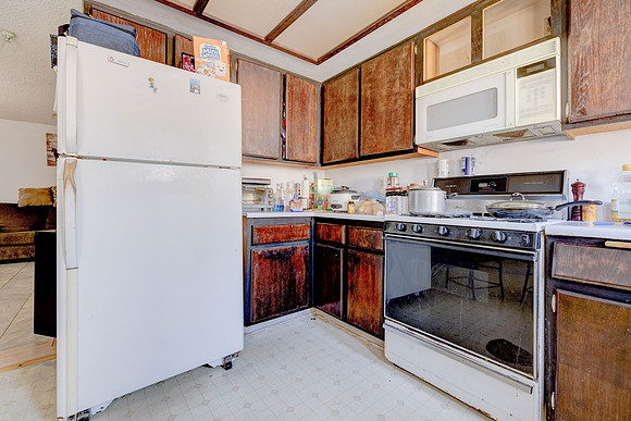 3702  W 126th St-050