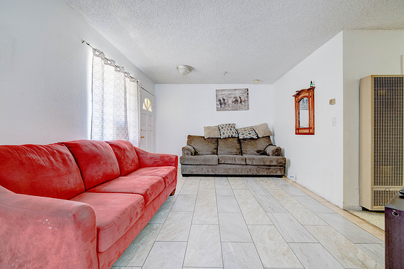 3702  W 126th St-053