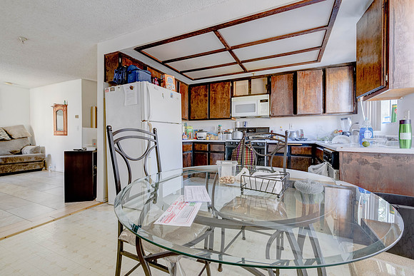 3702  W 126th St-046
