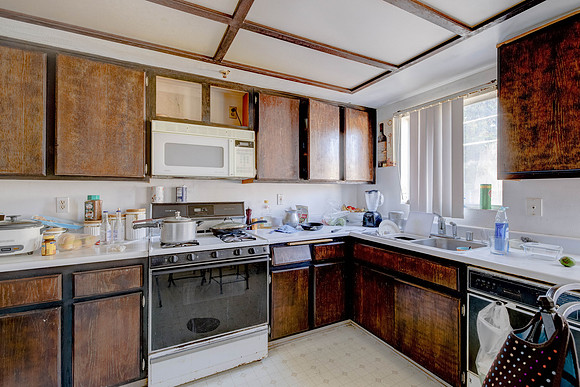 3702  W 126th St-048
