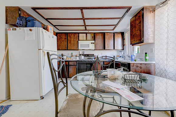 3702  W 126th St-045