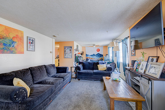 3702  W 126th St-038