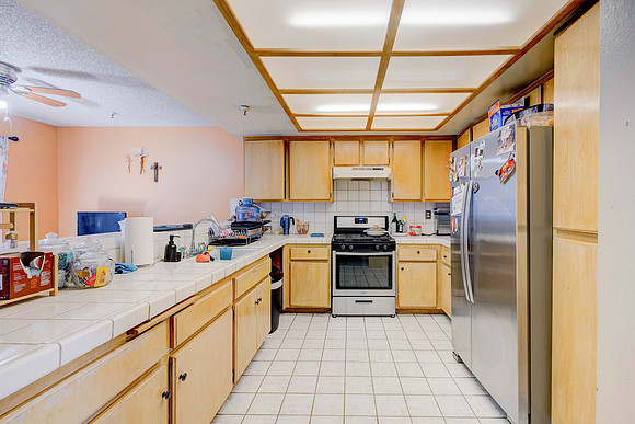 3702  W 126th St-029