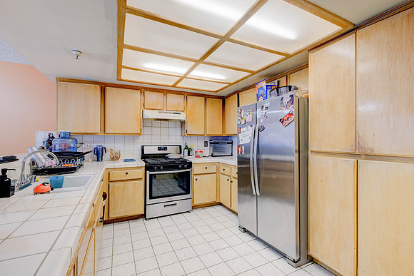 3702  W 126th St-028